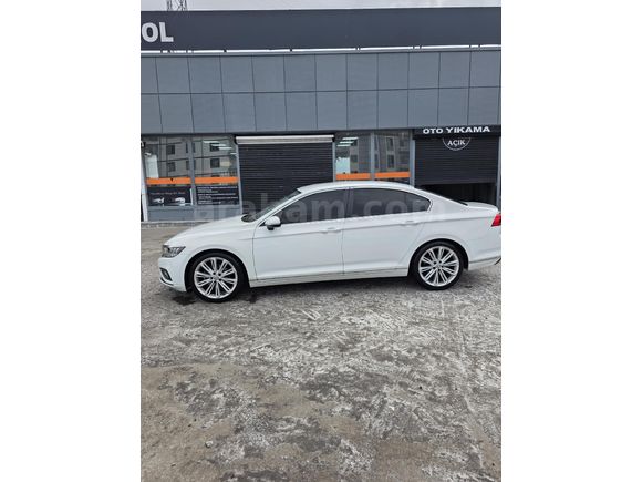 Sahibinden Volkswagen Passat 1.5 TSi Impression 2021 Model  77.000 km Beyaz
