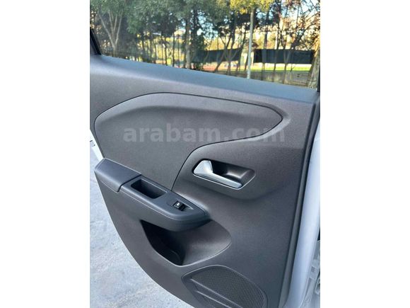 Sahibinden Opel Corsa 1.2 T Edition 2024 Model  19.000 km Beyaz