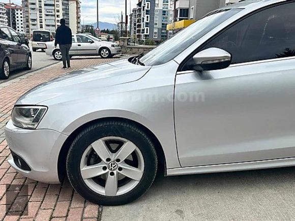 ÇINAR'DAN 2012 VW JETTA OTOMATİK DÜŞÜK KM
