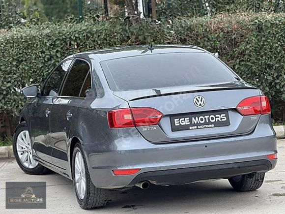 2014+ÇKŞLI+JETTA+1.6TDİ+TRENDLİNE+MANUEL+GENİŞ+EKRAN+GERİ+GÖRÜŞ