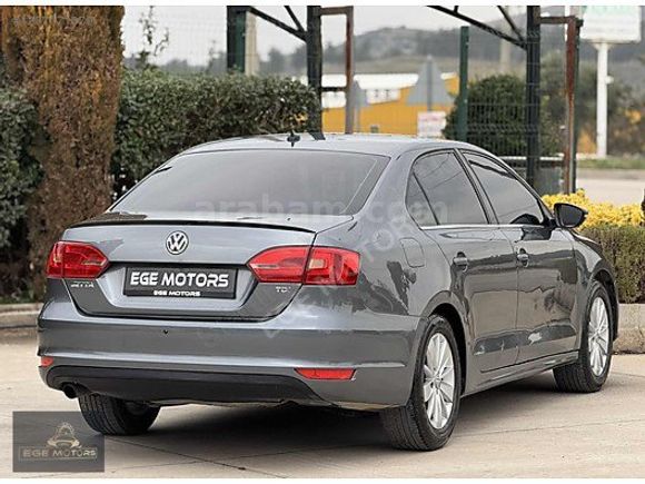 2014+ÇKŞLI+JETTA+1.6TDİ+TRENDLİNE+MANUEL+GENİŞ+EKRAN+GERİ+GÖRÜŞ