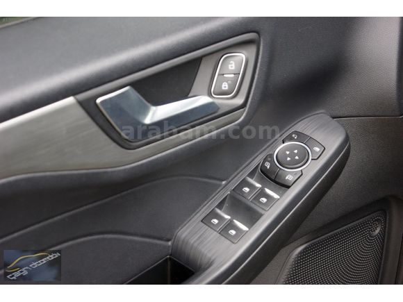 "1.500.000TL KREDİ-FORD KUGA TİTANİUM 1.5 ECOBLUE-BOYASIZ"