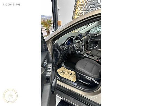 BOYASIZ 2020 KUGA 1.5 DİZEL TİTANİUM CAM TAVAN OTOMATİK HATASIZ