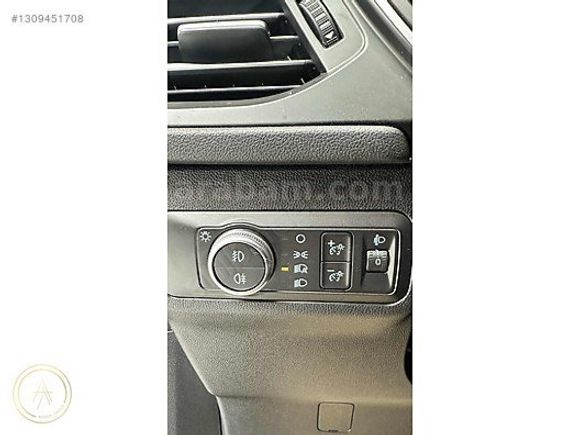 BOYASIZ 2020 KUGA 1.5 DİZEL TİTANİUM CAM TAVAN OTOMATİK HATASIZ