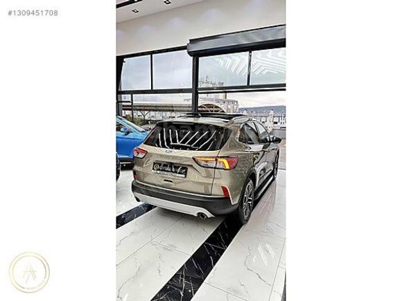 BOYASIZ 2020 KUGA 1.5 DİZEL TİTANİUM CAM TAVAN OTOMATİK HATASIZ
