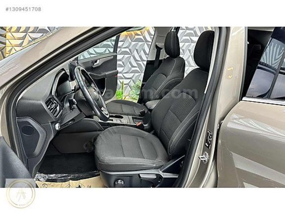 BOYASIZ 2020 KUGA 1.5 DİZEL TİTANİUM CAM TAVAN OTOMATİK HATASIZ