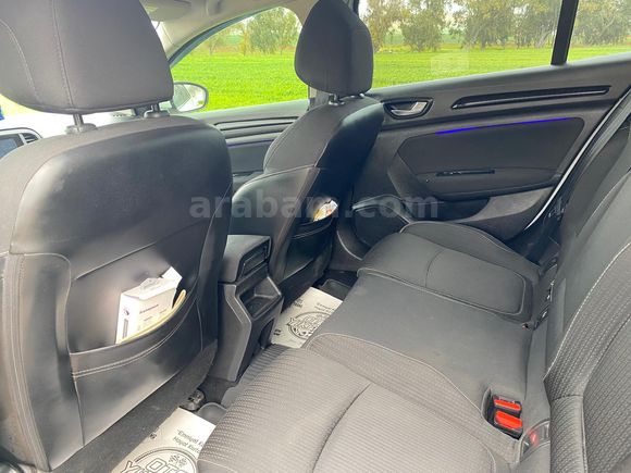 Öğretmenden Renault Megane 1.5 dCi Touch 2016 Model  120.500 km Beyaz
