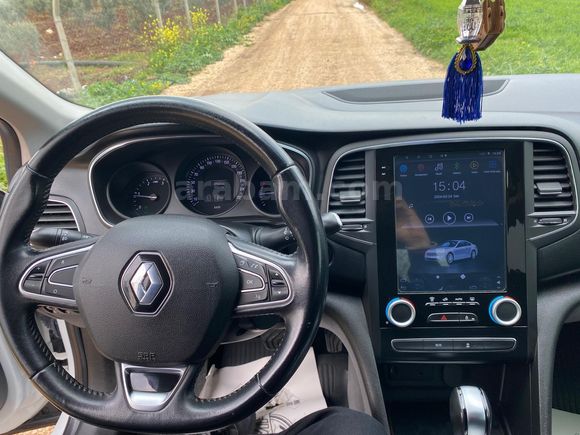 Öğretmenden Renault Megane 1.5 dCi Touch 2016 Model  120.500 km Beyaz
