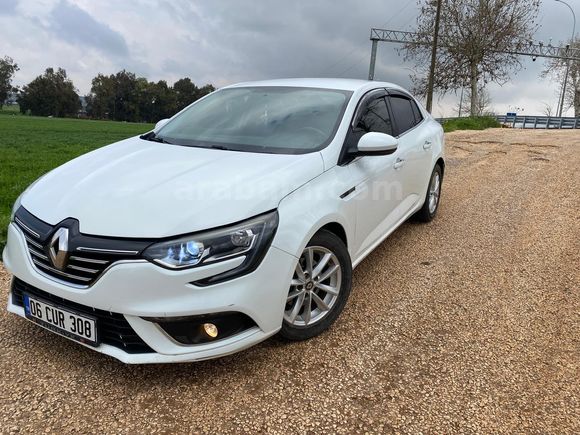 Öğretmenden Renault Megane 1.5 dCi Touch 2016 Model  120.500 km Beyaz