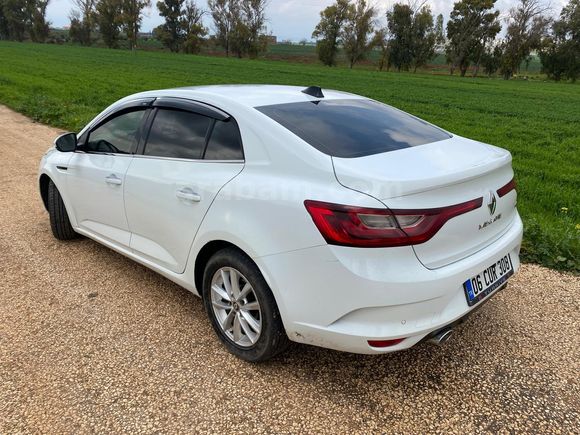 Öğretmenden Renault Megane 1.5 dCi Touch 2016 Model  120.500 km Beyaz
