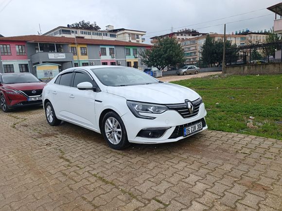 Öğretmenden Renault Megane 1.5 dCi Touch 2016 Model  120.500 km Beyaz