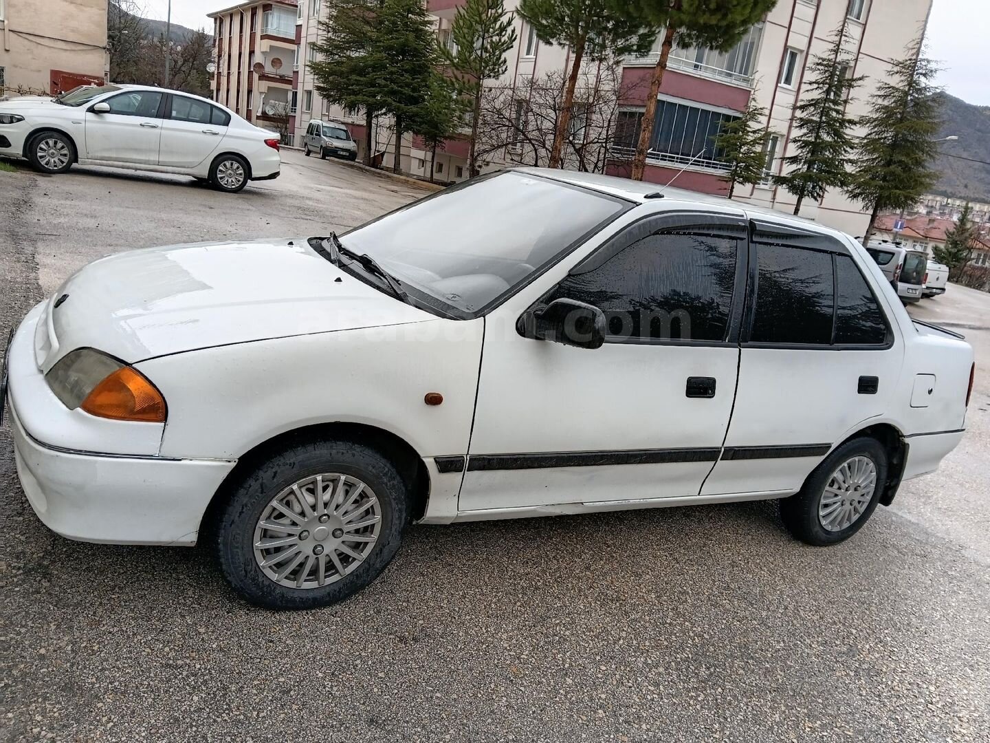Sahibinden Suzuki Swift 1.3 GLS 1998 Model Amasya 300.000 km Beyaz 4
