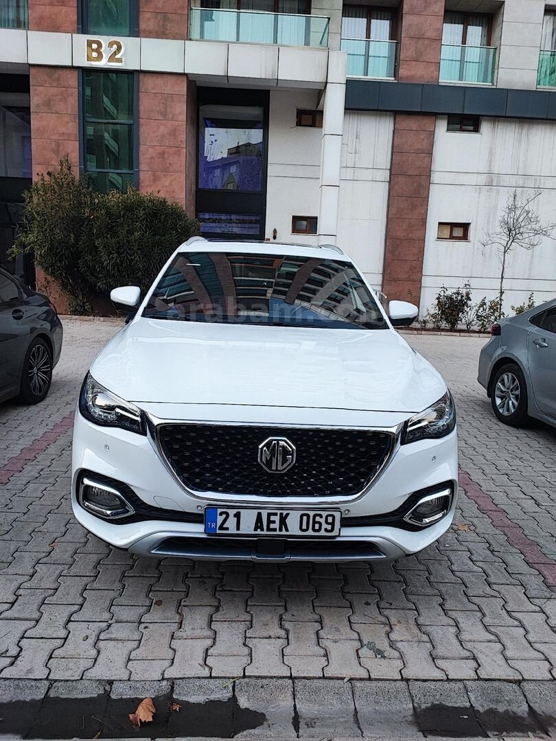 Sahibinden MG HS 1.5 T-GDI Luxury 2023 1