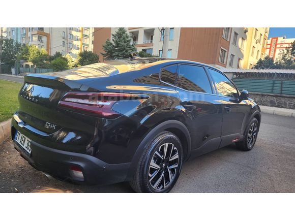 İlk sahibi kamu personelinden Citroen C4 X 1.2 PureTech Shine 2023 Model 