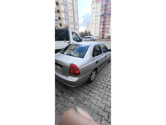 Sahibinden Hyundai Accent 1.3 Admire 2005 Model  412.000 km Gri (Gümüş)