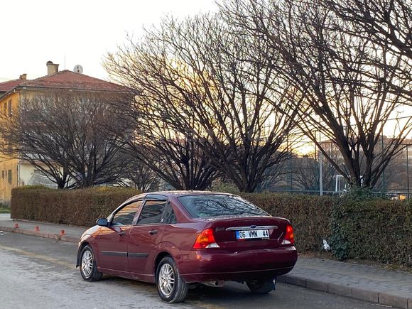 Sahibinden Ford Focus 2.0 Ghia 2001 Model
