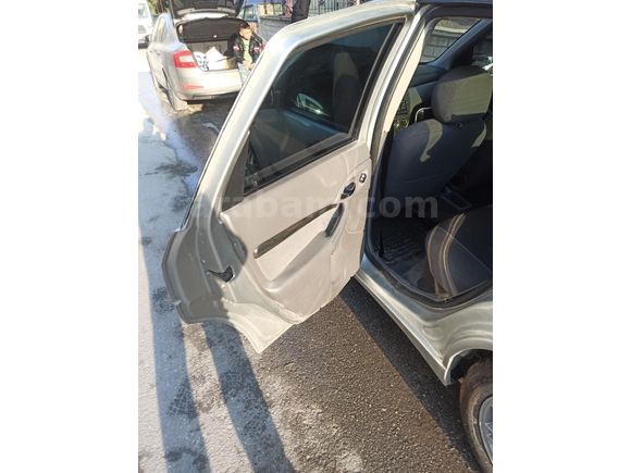 Sahibinden Ford Focus 2.0 Ghia 2001 Model  267.500 km Gri (Gümüş)
