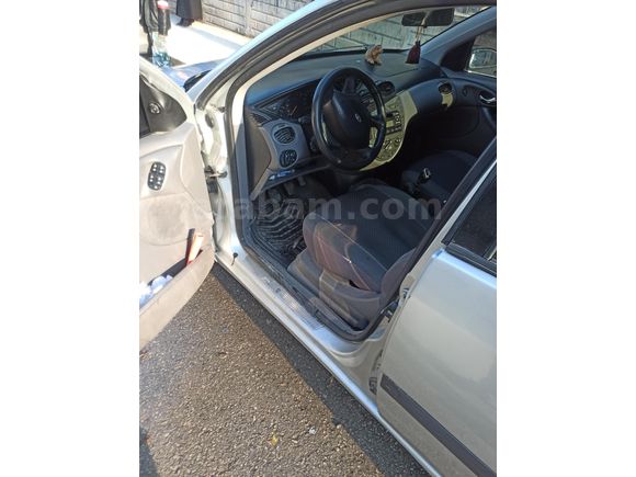 Sahibinden Ford Focus 2.0 Ghia 2001 Model  267.500 km Gri (Gümüş)