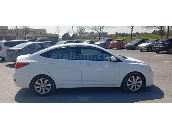 Sahibinden Hyundai Accent Blue 1.6 CRDI Prime 2013 Model İstanbul 155.300 km Beyaz