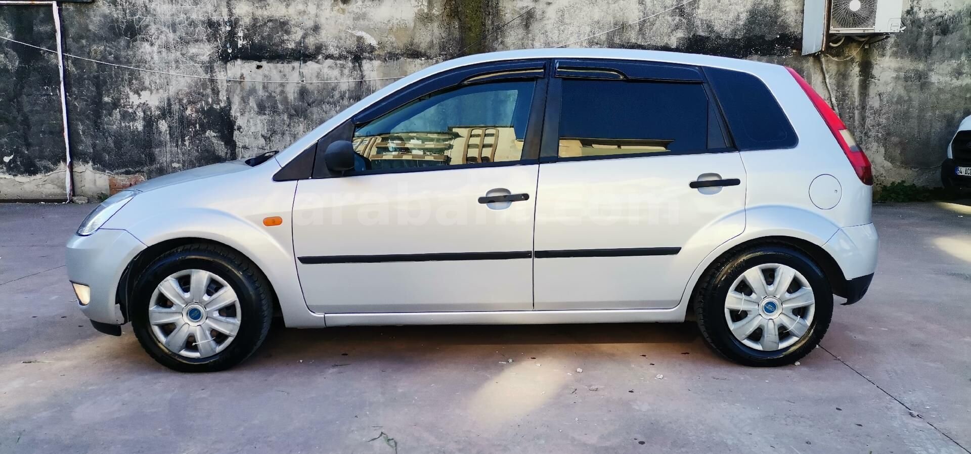 Galeriden Ford Fiesta 1.4 Comfort 2004 Model Sakarya 255.000 km Gri 4