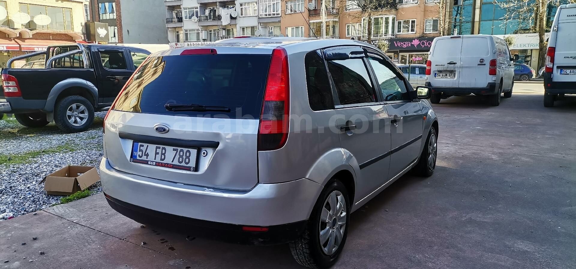 Galeriden Ford Fiesta 1.4 Comfort 2004 Model Sakarya 255.000 km Gri 7