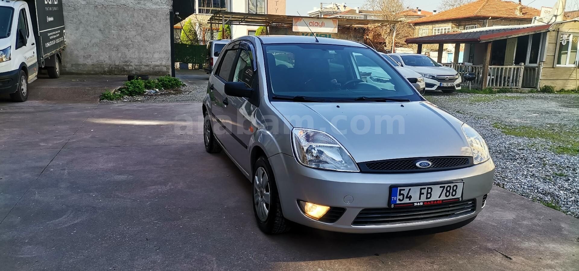 Galeriden Ford Fiesta 1.4 Comfort 2004 Model Sakarya 255.000 km Gri 3