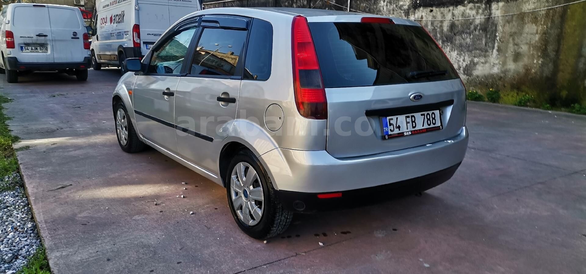 Galeriden Ford Fiesta 1.4 Comfort 2004 Model Sakarya 255.000 km Gri 6