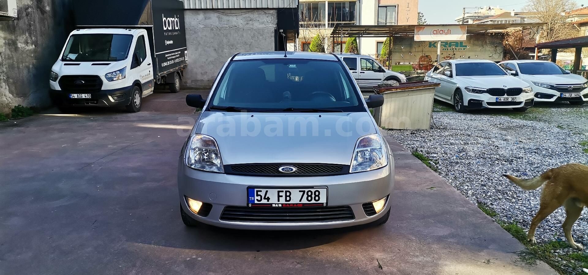 Galeriden Ford Fiesta 1.4 Comfort 2004 Model Sakarya 255.000 km Gri 2