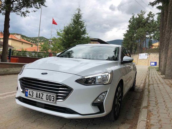HATASIZ/ DEĞİŞENSİZ/ BOYASIZ DÜŞÜK KM/ FORD FOCUS 1.5 TİTANİUM
