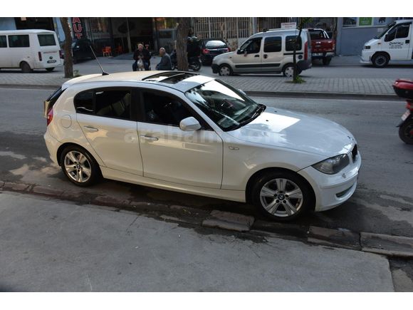 Triger zinciri yenilenmiştir ve motor ağır bakımları yapılmıştır BMW  1 Serisi 116i Premium SR 2011 sanruf model 209.000 km