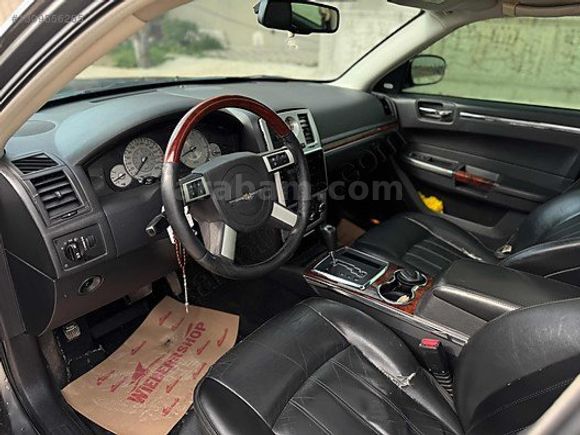 MRT GARAJ'DAN CHRYSLER 300 C FULL YENİ BAKIMLI