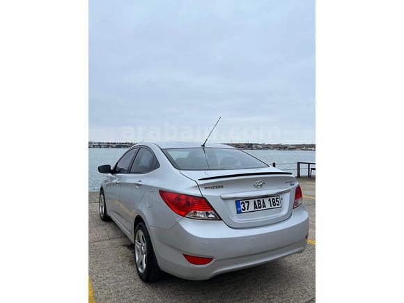 Sahibinden Hyundai Accent Blue 1.6 CRDI Mode 2011 Model 