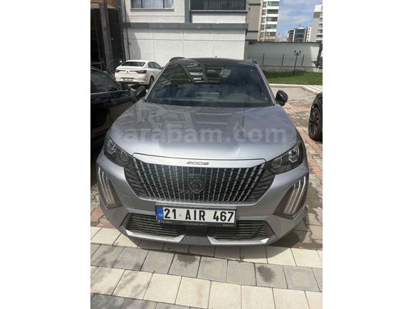 İlk Sahibinden Peugeot 2008 1.2 Hybrid Allure 2026 Model 
Cam tavan 
İlk bakimi serviste ücretsiz şaseye işlenmiş 