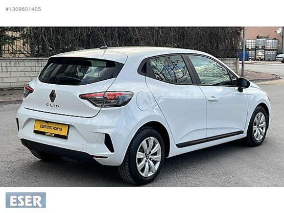 ESER OTOMOTİV DEN 2023 CLIO Equilibre 83 KM BOYASIZ TESLA EKRAN