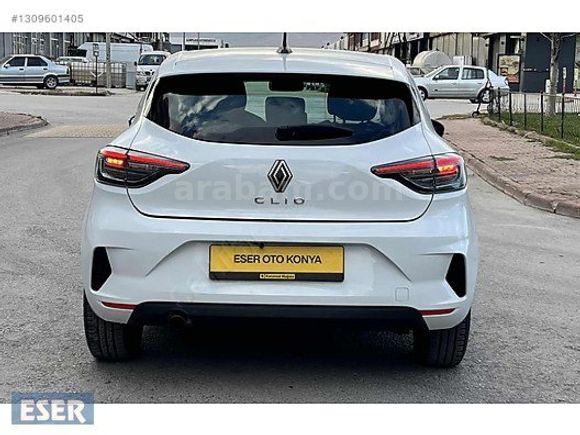 ESER OTOMOTİV DEN 2023 CLIO Equilibre 83 KM BOYASIZ TESLA EKRAN