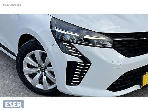 ESER OTOMOTİV DEN 2023 CLIO Equilibre 83 KM BOYASIZ TESLA EKRAN