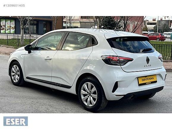 ESER OTOMOTİV DEN 2023 CLIO Equilibre 83 KM BOYASIZ TESLA EKRAN