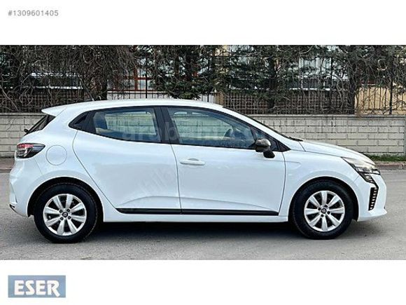 ESER OTOMOTİV DEN 2023 CLIO Equilibre 83 KM BOYASIZ TESLA EKRAN