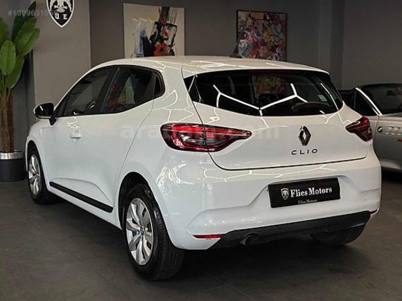 FLİES MOTORS'DAN CLİO 1.5 BLUEDCİ 111'BİN KM JOY