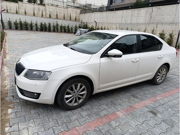 İlk Sahibinden Değişensiz boyasız bakımlı Octavia 1.6 TDI Style 2016