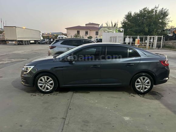 İLK SAHIBINDEN 1.3 TCE EDC - YETKILI SERVIS KAYITLI - BAKIMLI