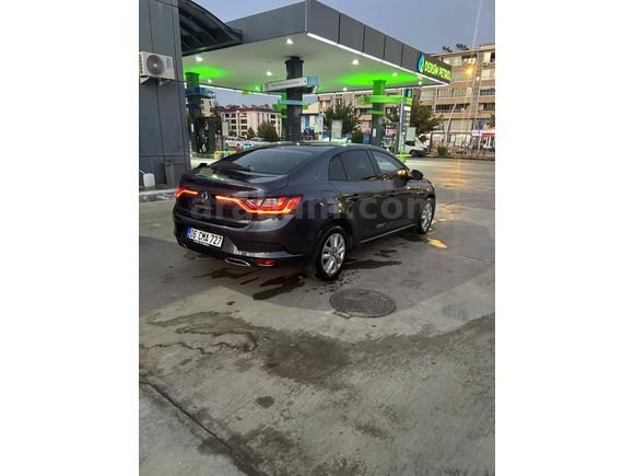 İLK SAHIBINDEN 1.3 TCE EDC - YETKILI SERVIS KAYITLI - BAKIMLI