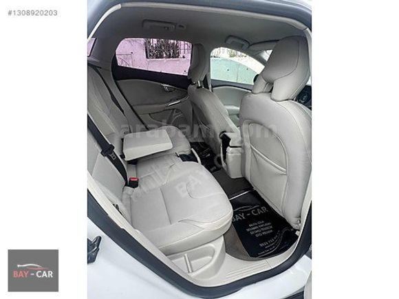 BAY-CAR VOLVO V40 CROSS COUNTRY ADVANCE POWERSHIFT 1.6 D2