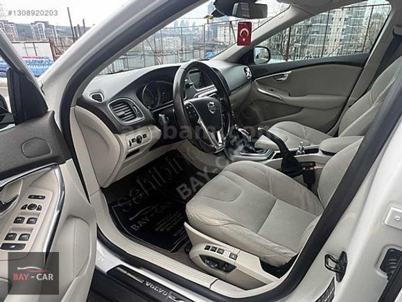 BAY-CAR VOLVO V40 CROSS COUNTRY ADVANCE POWERSHIFT 1.6 D2