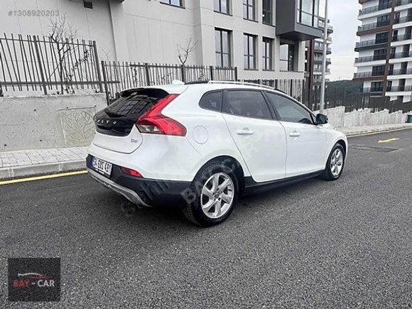 BAY-CAR VOLVO V40 CROSS COUNTRY ADVANCE POWERSHIFT 1.6 D2