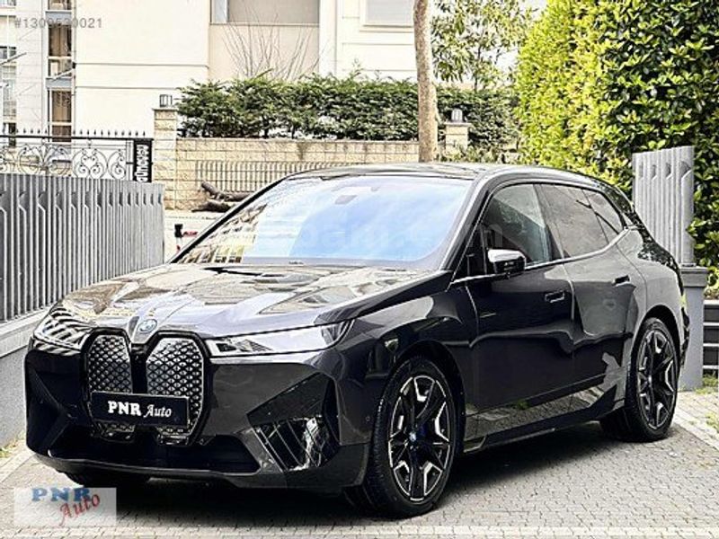 PNR AUTO-2023 BMW IX 40 BORDO DÖŞEME BORUSAN BOYASIZ 18.000KM
