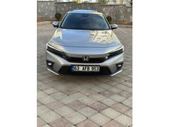 Sahibinden Honda Civic 1.5 i-VTEC Executive Plus emsalsiz az kilometreli 2022  Aralık çıkışlı.