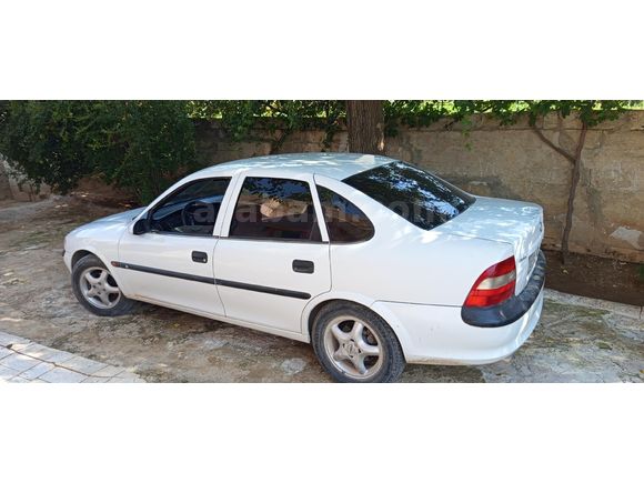 Sahibinden Opel Vectra 1.6 GLX 1999 XEL Model  285.000 km Beyaz