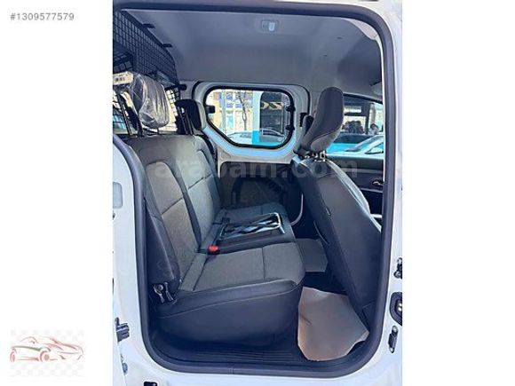 ÖZCAN''dan 2024 Model Renault Express ''44.000''KM %20 FATURA