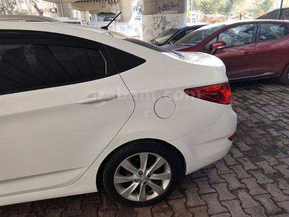 Sahibinden Hyundai Accent Blue 1.6 CRDI Mode Plus 2015 Model  143.000 km Beyaz
